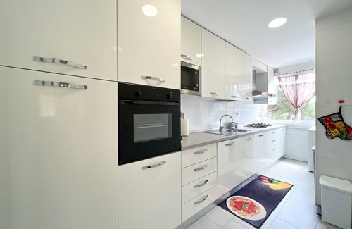 Santa Susanna Apartment | Apt 2 pax on the Santa Susanna promenade. Community pool and garden, free wifi and air conditioning in the living room. Excellent location, 3 min from the beach, shops, bars and restaurants. Lively area! Vivalidays Lora.