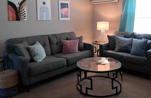 Masury Apartment | Apt 3 Comfortable and Convenient