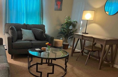 Masury Apartment | Apt 3 Comfortable and Convenient