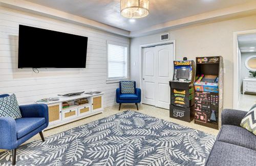 Holly Hill Apartment | Apt 3 Mi to Beach and Daytona Boardwalk Amusements!