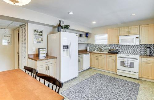 Holly Hill Apartment | Apt 3 Mi to Beach and Daytona Boardwalk Amusements!