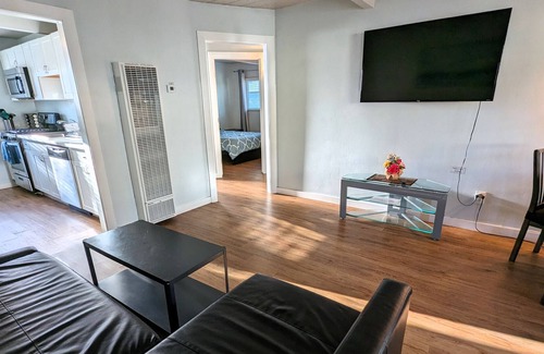 Logan Heights Apartment | Apt #4, 2 bedroom / 1 bathroom, 8 min to Downtown!