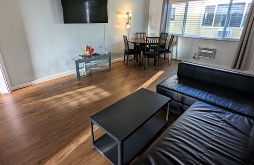 Logan Heights Apartment | Apt #4, 2 bedroom / 1 bathroom, 8 min to Downtown!