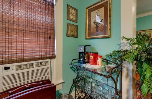 Tobin Hill Apartment | Apt #4 - Charming Apt near Riverwalk, Pearl Brewery, Trinity & Ft. same