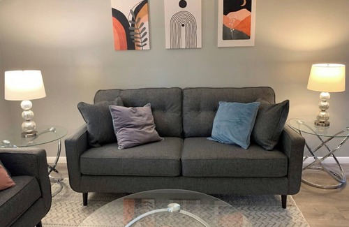Masury Apartment | Apt 4 Convenient Location