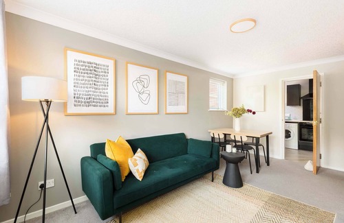 Leamington Spa Apartment | Apt 6 Chestnut Court - Leamington Spa