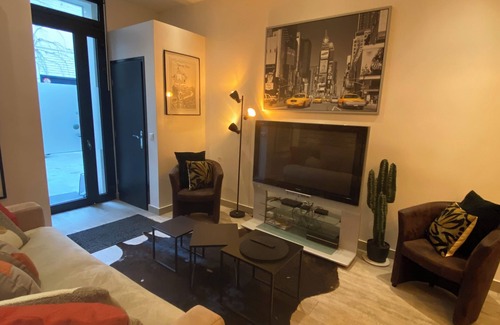 Batignolles Apartment | APT 70m2 5mns Montmarte, Moulin rouge, 3mns metro, heart of Batignolles