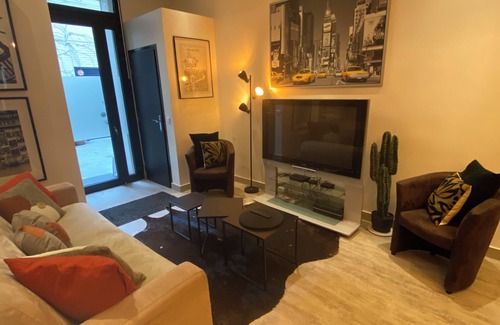 Batignolles Apartment | APT 70m2 5mns Montmarte, Moulin rouge, 3mns metro, heart of Batignolles