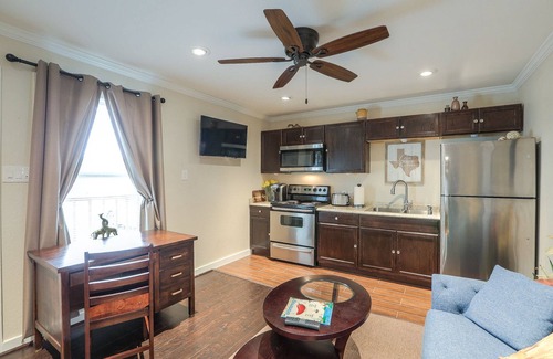 Greater East End Apartment | Apt B · EADO (Apt-B), 2 Miles To Downtown