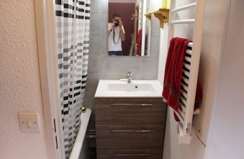 Eclose-Est Apartment | Apt (expo south), open view, nice and quiet. Locs Sunday to Sunday
