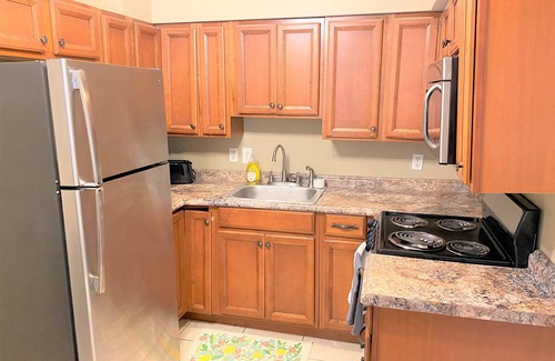 Mid-City Apartment | Apt in fun/safe area -1blk from StreetCar line to Quarter