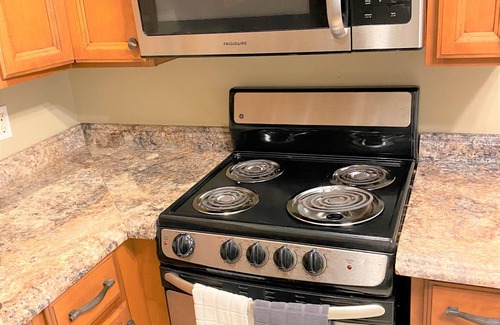 Mid-City Apartment | Apt in fun/safe area -1blk from StreetCar line to Quarter