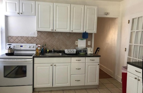 Olney-Oak Lane Apartment | Apt near Einstein’s Hospital and Lasalle University