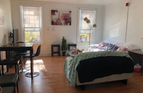 Olney-Oak Lane Apartment | Apt near Einstein’s Hospital and Lasalle University