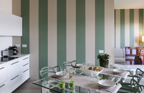 Stresa Apartment | Apt nr centre of Stresa, balcony, WiFi, air/con and wonderful view over the lake