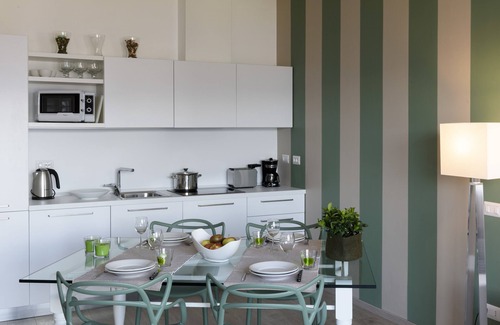Stresa Apartment | Apt nr centre of Stresa, balcony, WiFi, air/con and wonderful view over the lake