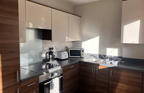 Norwich Apartment | Apt - Sleeps 2 - Pets Ok - Parking