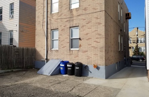 Constable Hook Apartment | Apt with utilities, wifi, a compact parking space, & on-site laundry near NYC!