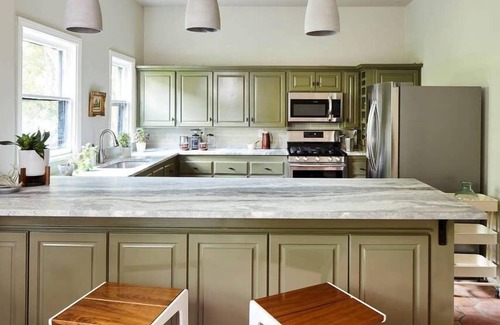 Crestline Heights Apartment | Apt2@EdenBrae - Walkable Southern Gothic Mansion