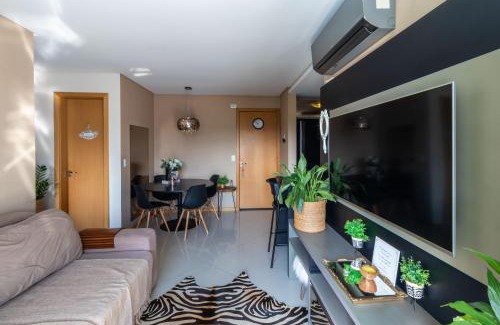 Garcia Apartment | Apto a 10 min da Vila Germânica, dois quartos, salas de estar e jantar, cozinha completa, sacada com churrasqueira, Wi-Fi, Piscina, academia, mercadinho 24 horas e Vaga de garagem