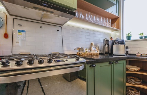 Alto Apartment | Apto bem Equipado c Wifi Lareira e boa Localiza o