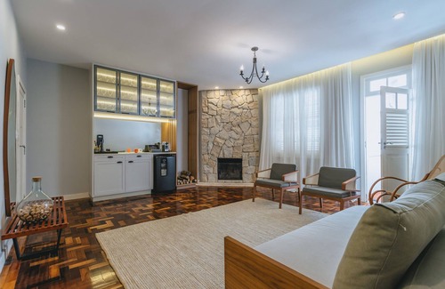 Alto Apartment | Apto bem Equipado c Wifi Lareira e boa Localiza o