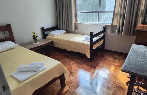 Nova Friburgo Apartment | Apto Clássico, Centro de Friburgo, em frente à Pça Getúlio Vargas e pertinho do Teleférico e da Pça Suspiro - Muito bem equipado - Aquecedor