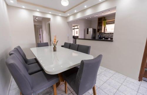 Canto do Forte Apartment | Apto com ar e WiFi a 200m da Praia Canto do Forte