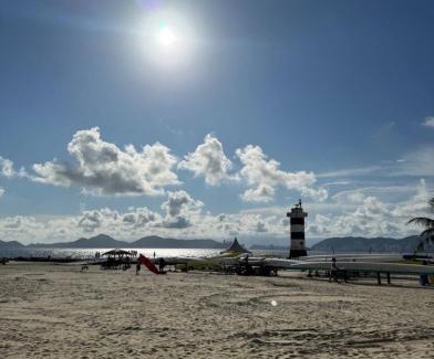 Aparecida Apartment | Apto com vaga na garagem, frente praia, tudo perto