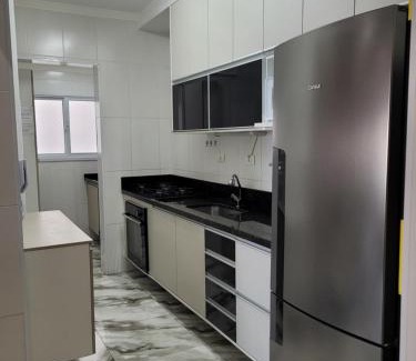 Guilhermina Apartment | Apto Confortável e Reformado a 200m da Praia da Guilhermina - 2 Vagas, WiFi e Roupas de Cama Inclusas!