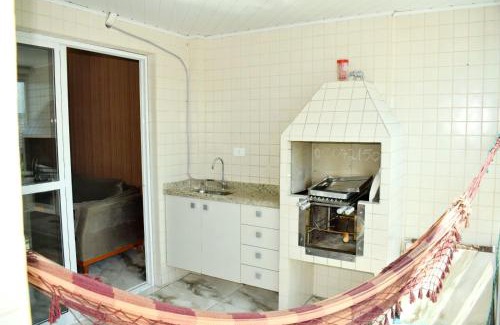 Guilhermina Apartment | Apto Confortável e Reformado a 200m da Praia da Guilhermina - 2 Vagas, WiFi e Roupas de Cama Inclusas!