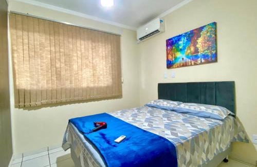 Centro Apartment | Apto espaçoso no Centro, térreo com 2 Quartos de Casal ArCond WiFi 400megas HomeOfice Cozinha e Garagem