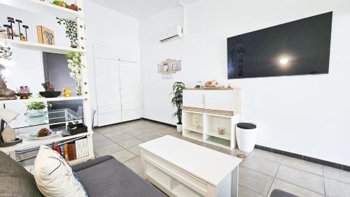 Urbanizacion Puerto de Estepona Apartment | Apto Junto la Playa el Cristo cerca de Puerto