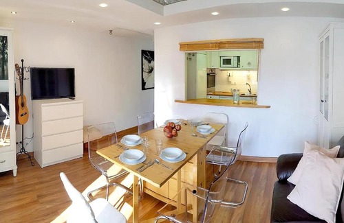 Sant Adria de Besos Apartment | Apto. luminoso-6PAX-WIFI-15'/tren Plaza Catalunya