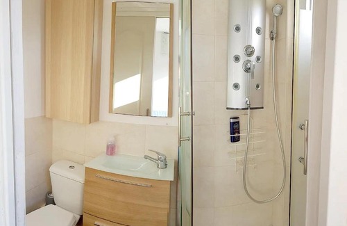 Sant Adria de Besos Apartment | Apto. luminoso-6PAX-WIFI-15'/tren Plaza Catalunya