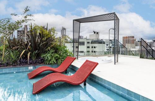 Bigorrilho Apartment | Apto Luxo 1Q Varanda, Piscina, Academia e Garagem