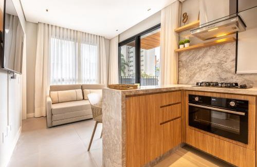 Bigorrilho Apartment | Apto Luxo 1Q Varanda, Piscina, Academia e Garagem