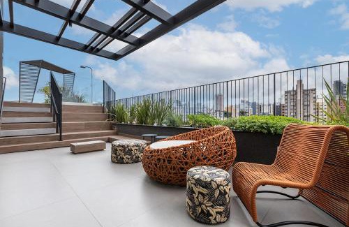 Bigorrilho Apartment | Apto Luxo 1Q Varanda, Piscina, Academia e Garagem