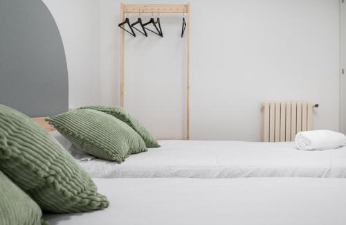 Abena Apartment | Apto Pirenarium l CINE l Parking l Wifi l trastero