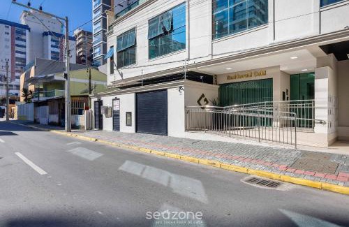 Castelo Branco Apartment | Aptos em prédio à 650 m da Meia Praia - RGOs