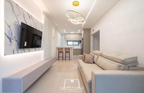 Castelo Branco Apartment | Aptos em prédio à 650 m da Meia Praia - RGOs