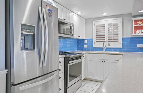 Seven Mile Beach Resort | Aqua Bay Club Condos