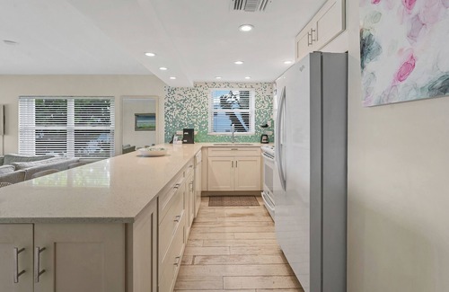 Seven Mile Beach Resort | Aqua Bay Club Condos