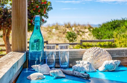 Lauderdale House | Aqua Beachfront ! Sleeps 8, 3 x QS Beds and 2 Single Beds