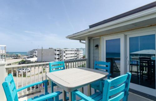 North Carolina Coast House | Aqua Blue by Bryant Real Estate