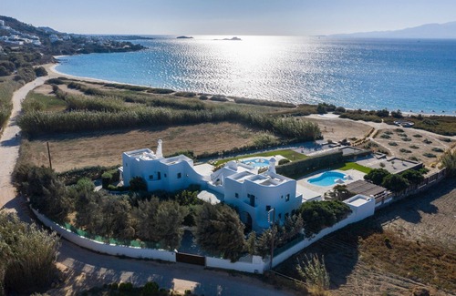 Maragas Villa | Aqua Breeze North Villa on the beach