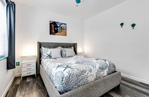 Royal Poinciana Apartment | Aqua Breeze Retreat