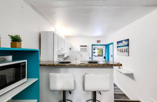 Royal Poinciana Apartment | Aqua Breeze Retreat