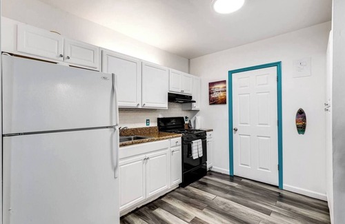Royal Poinciana Bed & Breakfast | Aqua Breeze Suite with Free Parking