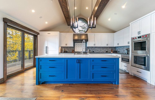 Lake Tahoe House | Aqua Vista Lakefront Estate by Tahoe Getaways - 6 BR in Carnelian Bay w Buoy, Pier & Game Room